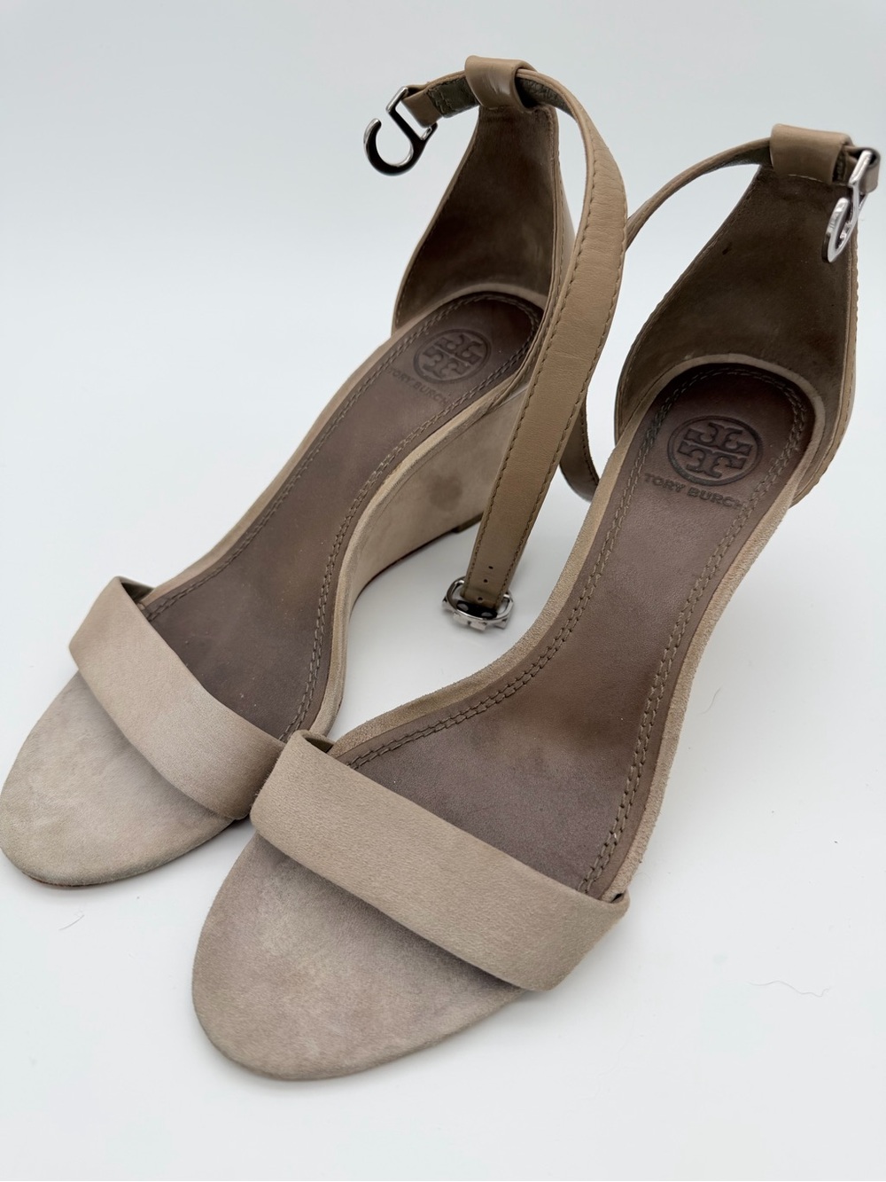 Tory Burch Thames Wedge Sandals – Taupe/Beige – Size 7M